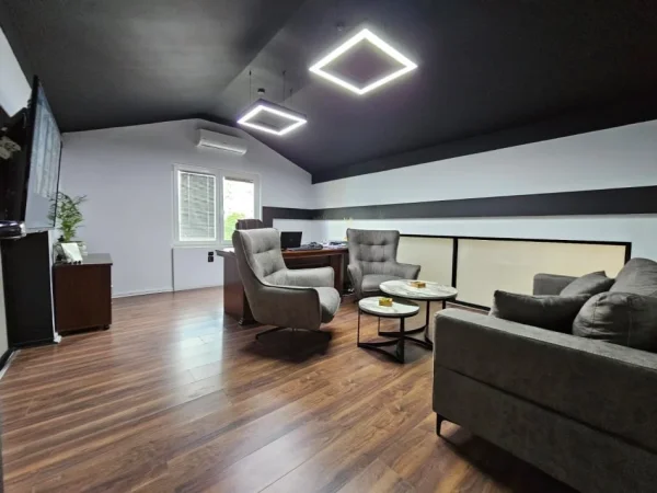 Tirane, shitet ambjent biznesi , Kati 4, 226 m² 470,000 € (Petro Nini)