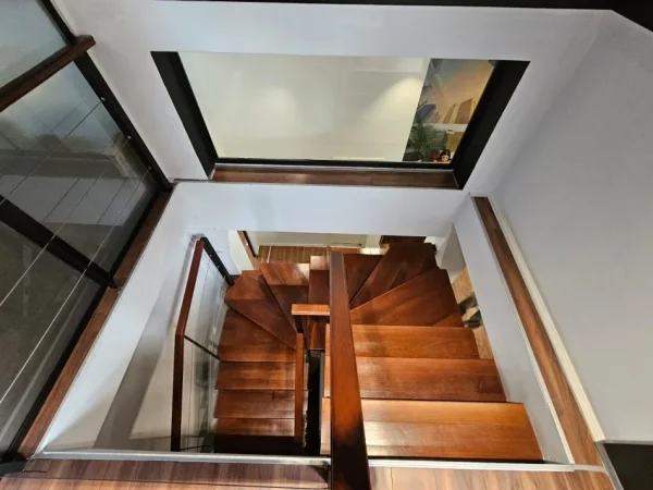 Tirane, shitet ambjent biznesi , Kati 4, 226 m² 470,000 € (Petro Nini)