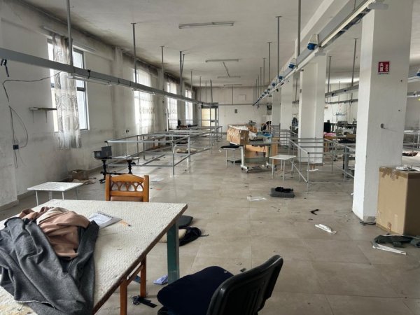 Tirane, jepet me qera magazine , Kati 2, 440 m² 1,100 € (SAUK I RI)