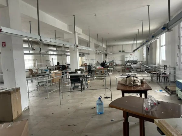 Tirane, jepet me qera magazine , Kati 2, 440 m² 1,100 € (SAUK I RI)