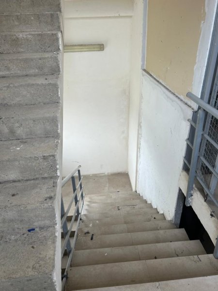 Tirane, jepet me qera magazine , Kati 2, 440 m² 1,100 € (SAUK I RI)