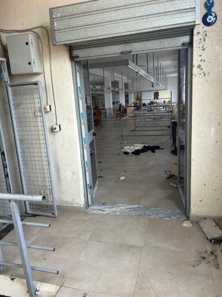 Tirane, jepet me qera magazine , Kati 2, 440 m² 1,100 € (SAUK I RI)