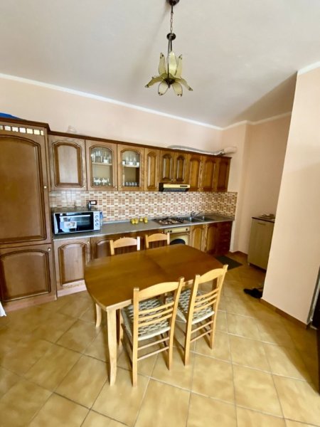 Radhime - Orikum, shitet apartament 1+1+Ballkon, Kati 3, 65 m² 72,000 € (Rruga Kryesore)