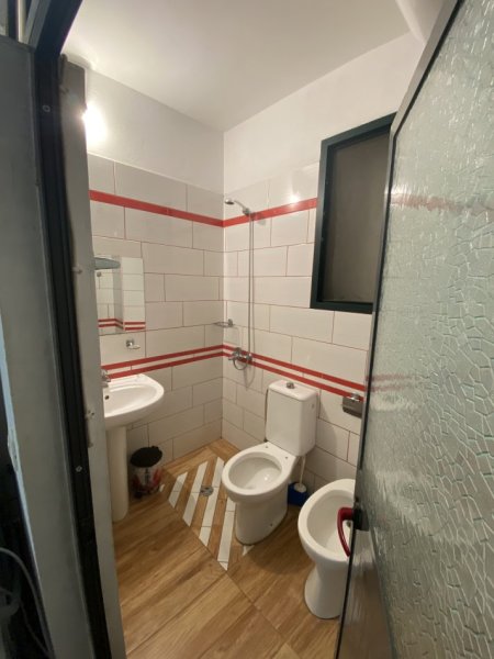 Tirane, jepet me qera apartament 1+1, Kati 1, 45 m² 250 € (Yzberisht)