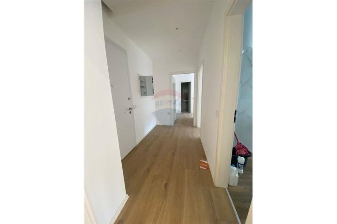 Tirane, jepet me qera apartament 2+1, Kati 8, 92 m² 500 € (Bulevardi Zogu I)