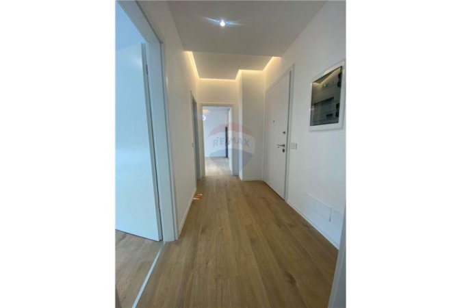 Tirane, jepet me qera apartament 2+1, Kati 8, 92 m² 500 € (Bulevardi Zogu I)