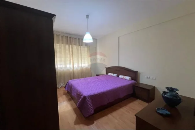 Tirane, jepet me qera apartament 2+1, Kati 4, 100 m² 650 € (Rruga Frang Bardhi - Kristal Center)
