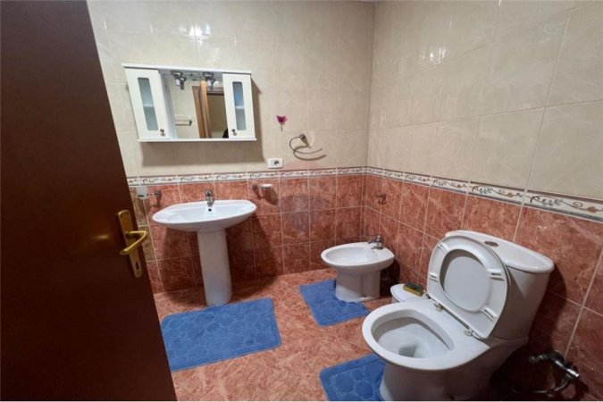 Tirane, jepet me qera apartament 2+1, Kati 4, 100 m² 650 € (Rruga Frang Bardhi - Kristal Center)