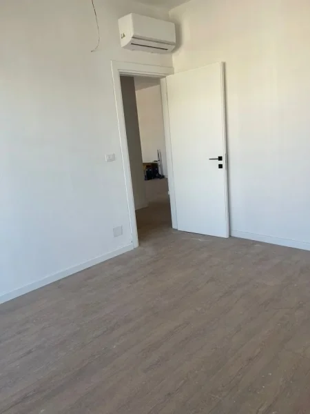 Tirane, jepet me qera apartament 3+1+Ballkon, Kati 6, 127 m² 700 € (Ne Astir)