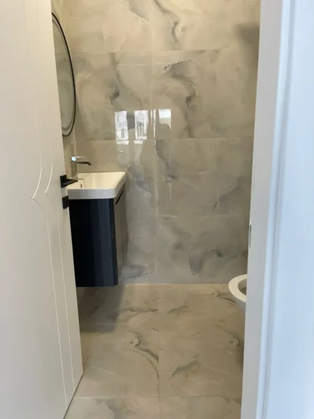 Tirane, jepet me qera apartament 3+1+Ballkon, Kati 6, 127 m² 700 € (Ne Astir)