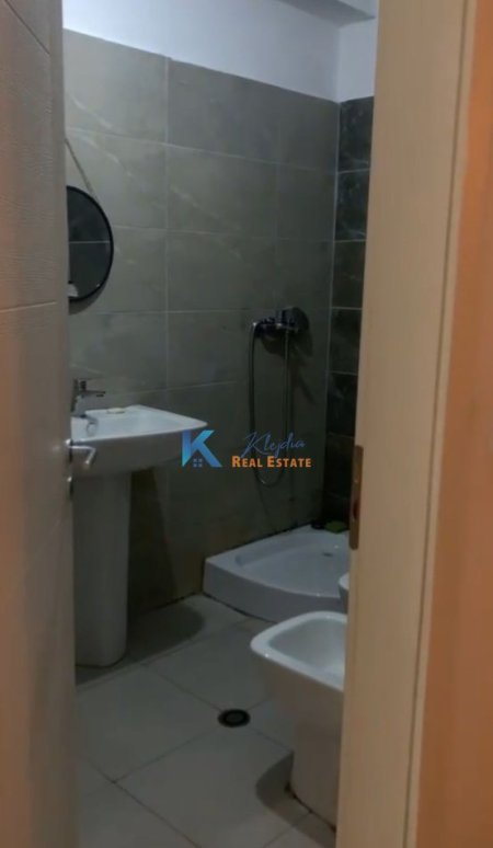 Tirane, jap me qera apartament 2+1+Ballkon, Kati 1, 94 m² 400 € (Shkoze)