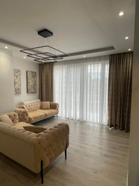 Jepet  me qera apartament 2+1+Ballkon, luksoz ne Qender te Tiranes  Kati 5, 102 m² 999 € (Cerciz Topulli)
