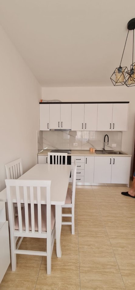 Tirane, jepet me qera apartament 1+1+Ballkon, , 350 € (Rruga Endri Keko 3, prane pasticeri Titos)