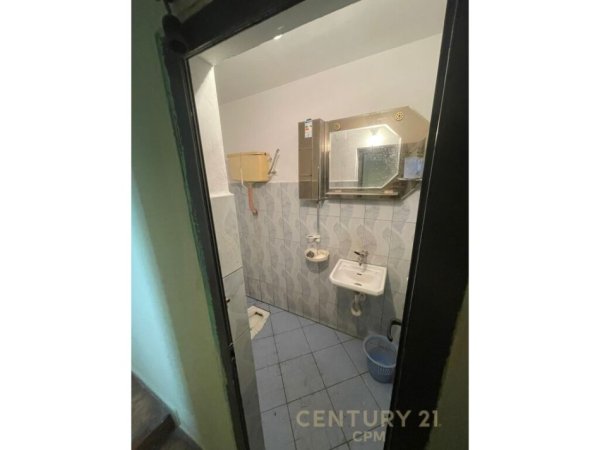 Tirane, jepet me qera ambjent biznesi , , 400 m² 2,000 € (Kinostudio)