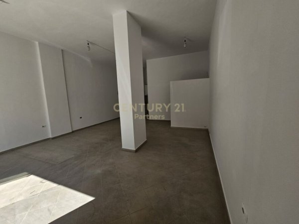 Tirane, jepet me qera ambjent biznesi , , 55 m² 450 € (Kompleksi delijorgji)