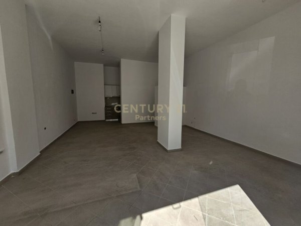 Tirane, jepet me qera ambjent biznesi , , 55 m² 450 € (Kompleksi delijorgji)