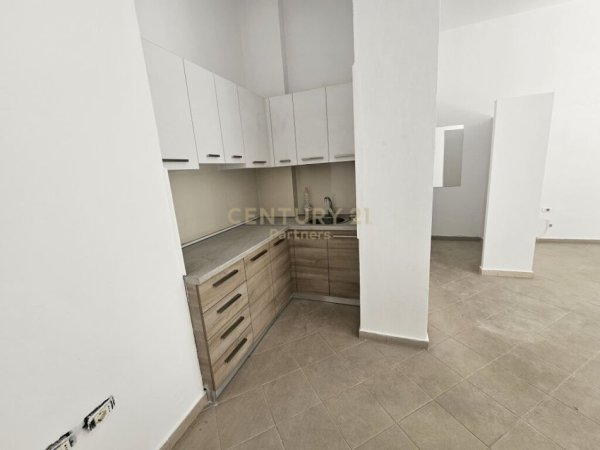 Tirane, jepet me qera ambjent biznesi , , 55 m² 450 € (Kompleksi delijorgji)