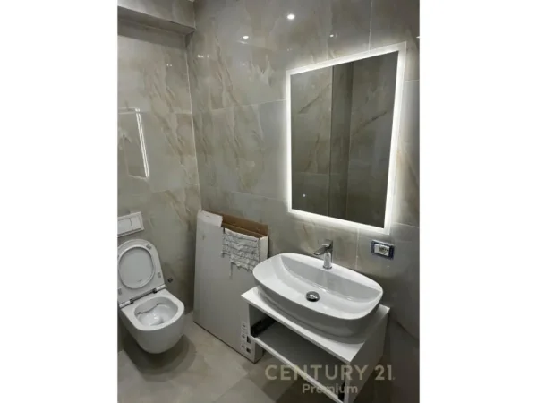 Tirane, jepet me qera zyre , Kati 3, 128 m² 1,200 € (Komuna Parisit)