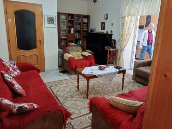 Tirane, jepet me qera apartament 2+1+Ballkon, , 70 m² 550 € (Myslm Shyri)