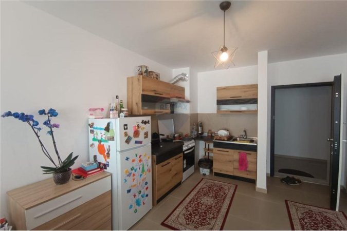 Tirane, jepet me qera apartament 1+1+Aneks+Ballkon, Kati 4, 78 m² 450 € (RRUGA KONGRESI MANASTIRIT)