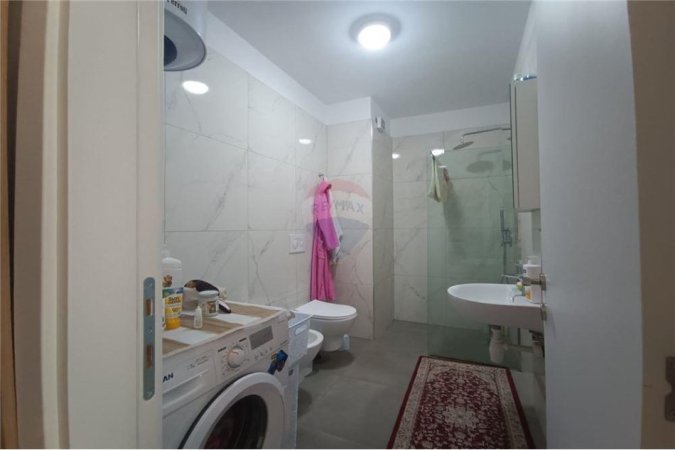 Tirane, jepet me qera apartament 1+1+Aneks+Ballkon, Kati 4, 78 m² 450 € (RRUGA KONGRESI MANASTIRIT)