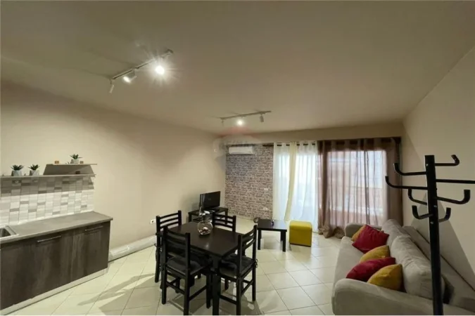 Tirane, jepet me qera apartament 1+1, Kati 1, 67 m² 500 € (Rruga Kavajes)