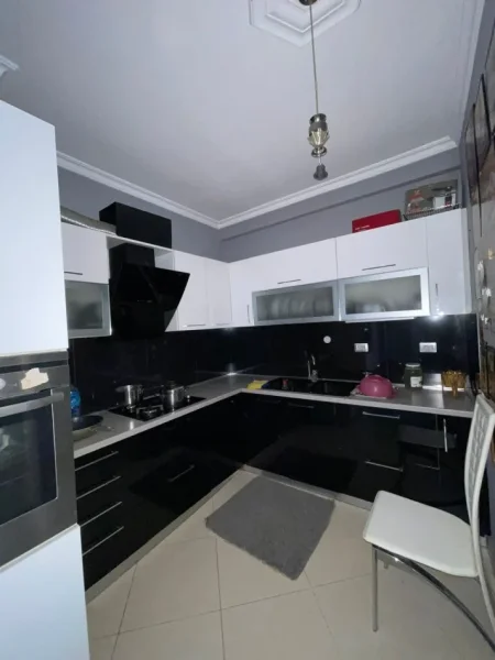 Tirane, jepet me qera apartament 2+1, Kati 4, 90 m² 400 € (Komuna e Parisit , Eleonora)