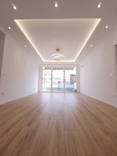 Tirane, shitet apartament 2+1+Ballkon, Kati 7, 95 m² 210,000 € (Zogu i Zi)