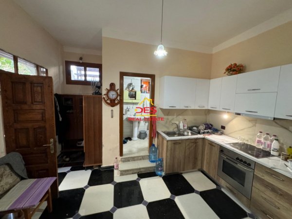 Vlore, shitet shtepi 2+1, Kati 2, 379 m² 185,000 € (Rruga Sokrat Leka)