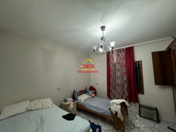 Vlore, shitet shtepi 2+1, Kati 2, 379 m² 185,000 € (Rruga Sokrat Leka)