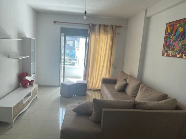 Tirane, jepet me qera apartament 2+1+Ballkon, Kati 3, 85 m² 360 € (Astir prane bohem bar , Rruga Teodor Keko)