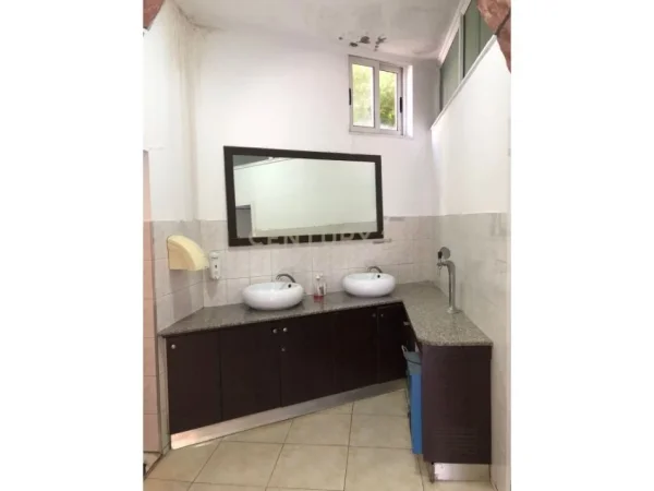Tirane, shitet ambjent biznesi , , 360 m² 350,000 € (rruga pjeter budi)