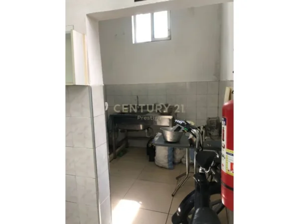 Tirane, shitet ambjent biznesi , , 360 m² 350,000 € (rruga pjeter budi)