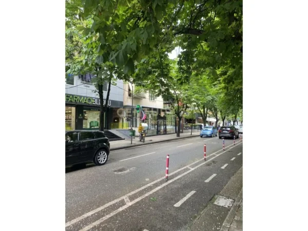 Tirane, jepet me qera ambjent biznesi , , 130 m² 2,600 € (ish blloku)
