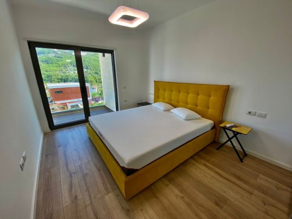 Tirane, jepet me qera apartament duplex Dublex, Kati 2, 1,300 € 