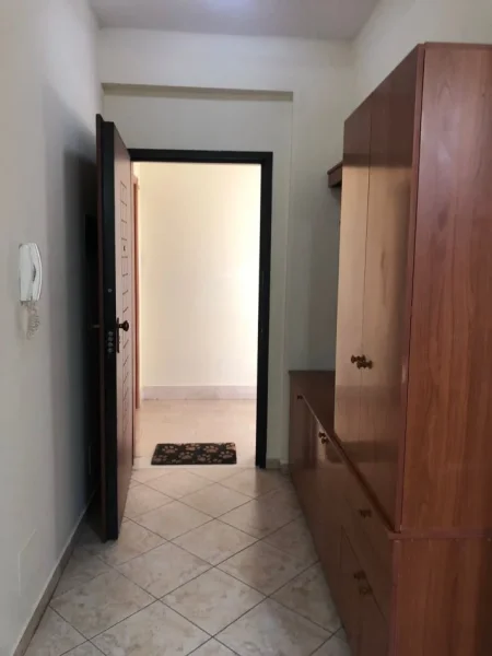 Tirane, jepet me qera apartament 2+1, Kati 4, 98 m² 650 € bruto  (kristal centre)