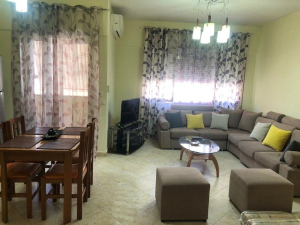 Tirane, jepet me qera apartament 2+1, Kati 4, 98 m² 650 € bruto  (kristal centre)