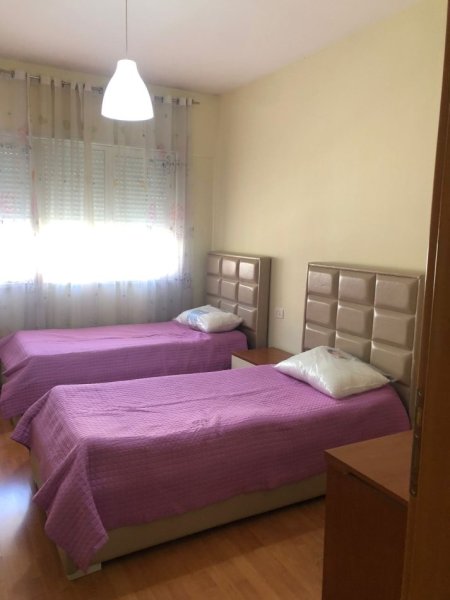 Tirane, jepet me qera apartament 2+1, Kati 4, 98 m² 650 € bruto  (kristal centre)