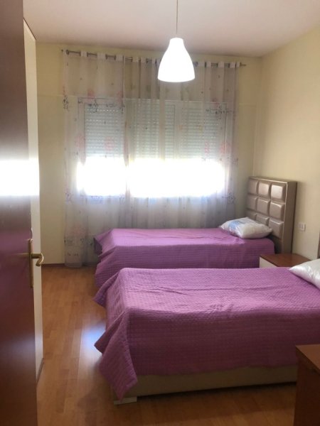 Tirane, jepet me qera apartament 2+1, Kati 4, 98 m² 650 € bruto  (kristal centre)