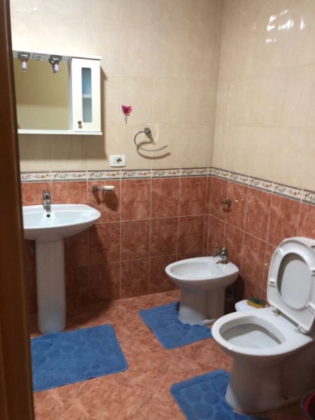 Tirane, jepet me qera apartament 2+1, Kati 4, 98 m² 650 € bruto  (kristal centre)