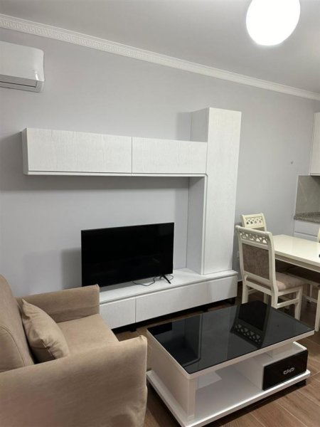 Tirane, jepet me qera apartament 1+1, Kati 5, 70 m² 400 € (Rruga Vilat Gjermane, Tirane)