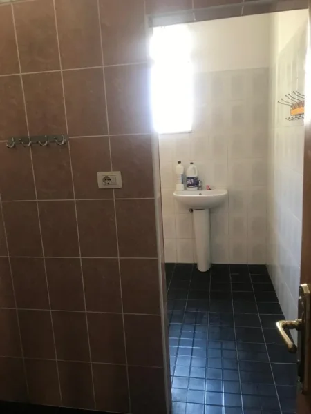 Tirane, jepet me qera apartament 1+1, Kati 1, 84 m² 330 € (Rruga Ali Pash Tepelena)