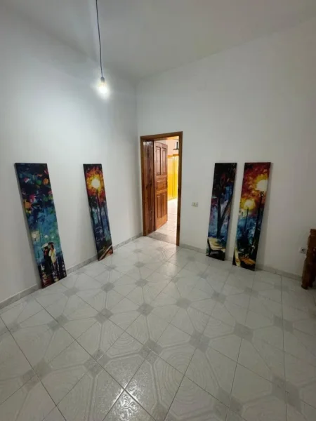 Tirane, jepet me qera apartament 1+1, Kati 1, 84 m² 330 € (Rruga Ali Pash Tepelena)