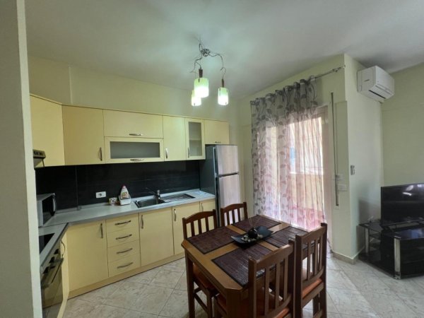 Tirane, jepet me qera apartament 2+1+Ballkon, Kati 6, 100 m² 650 € (rruga Komuna Parisit)