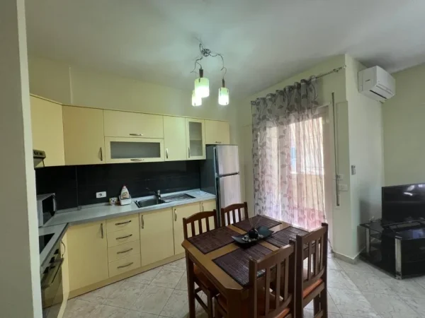 Tirane, jepet me qera apartament 2+1+Ballkon, Kati 6, 100 m² 650 € (rruga Komuna Parisit)