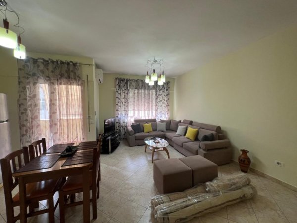 Tirane, jepet me qera apartament 2+1+Ballkon, Kati 6, 100 m² 650 € (rruga Komuna Parisit)