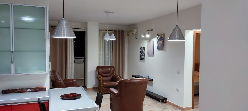 Tirane, jepet me qera apartament 1+1+Ballkon, Kati 7, 70 m² 470 € (Rruga e Elbasanit)