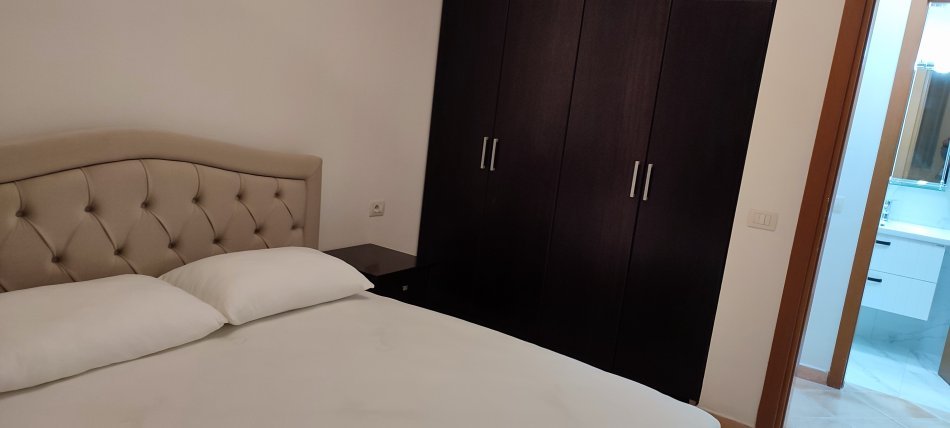 Tirane, jepet me qera apartament 1+1+Ballkon, Kati 7, 70 m² 470 € (Rruga e Elbasanit)