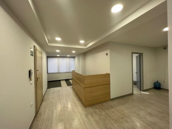 Tirane, jepet me qera ambjent biznesi , Kati 7, 270 m² 2,200 € (Sheshi Zogu i Zi Tirane)