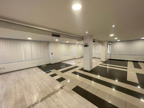 Tirane, jepet me qera ambjent biznesi , Kati 7, 270 m² 2,200 € (Sheshi Zogu i Zi Tirane)